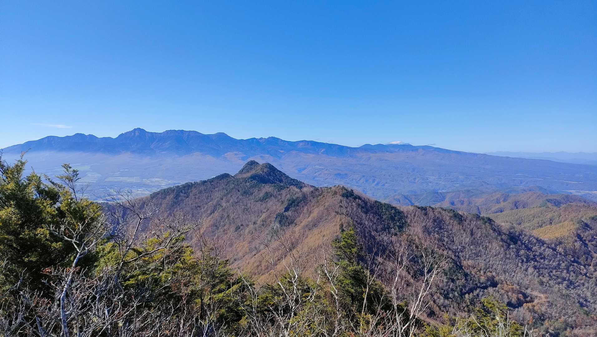 天狗山から男山を振り返る。バックに八ヶ岳。
じゃ、またね～。