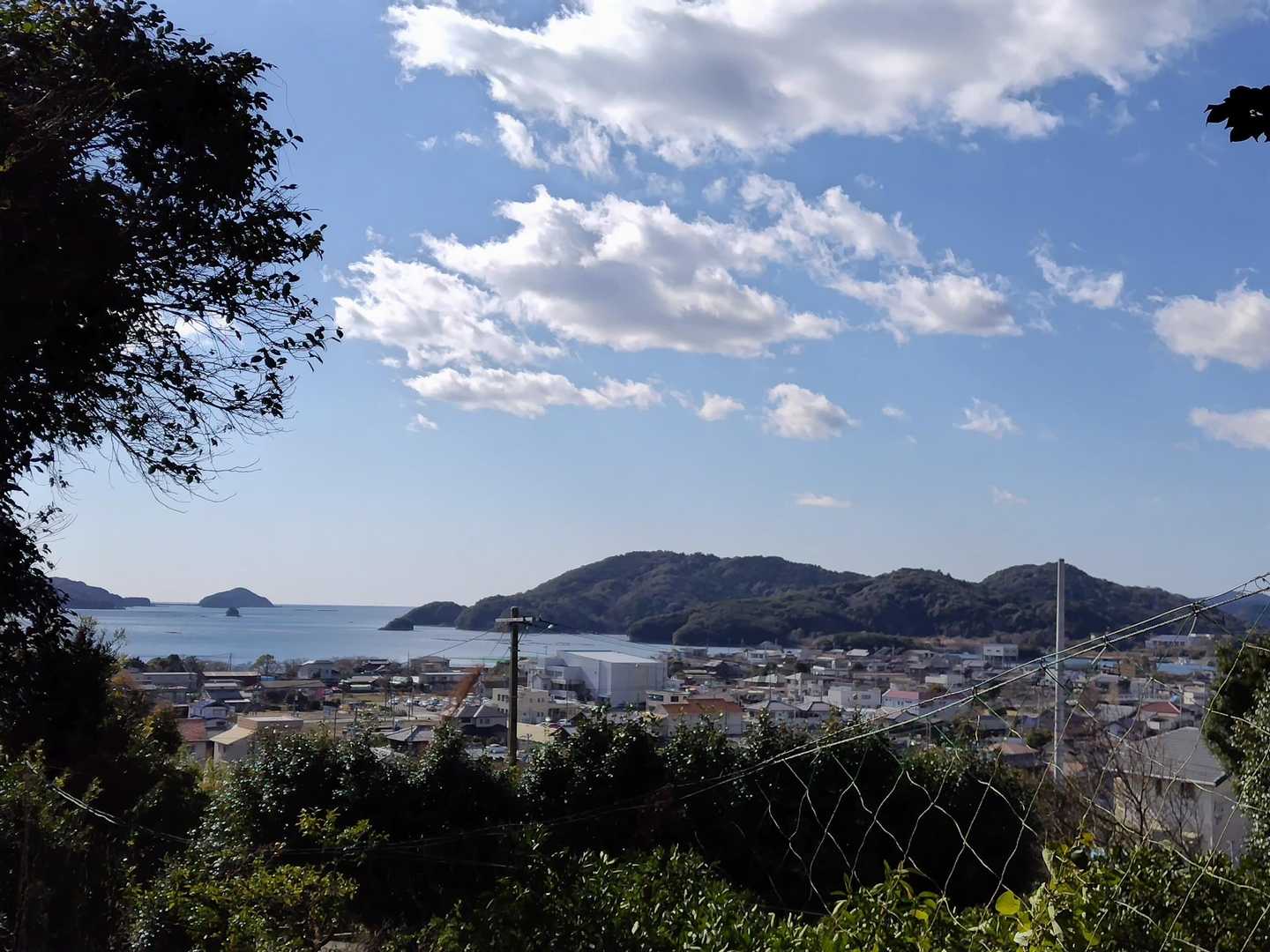一旦下ると、ここは静かな漁村だったと気づく✨