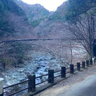 本谷橋、下山はここへ　登りは手前右手へ