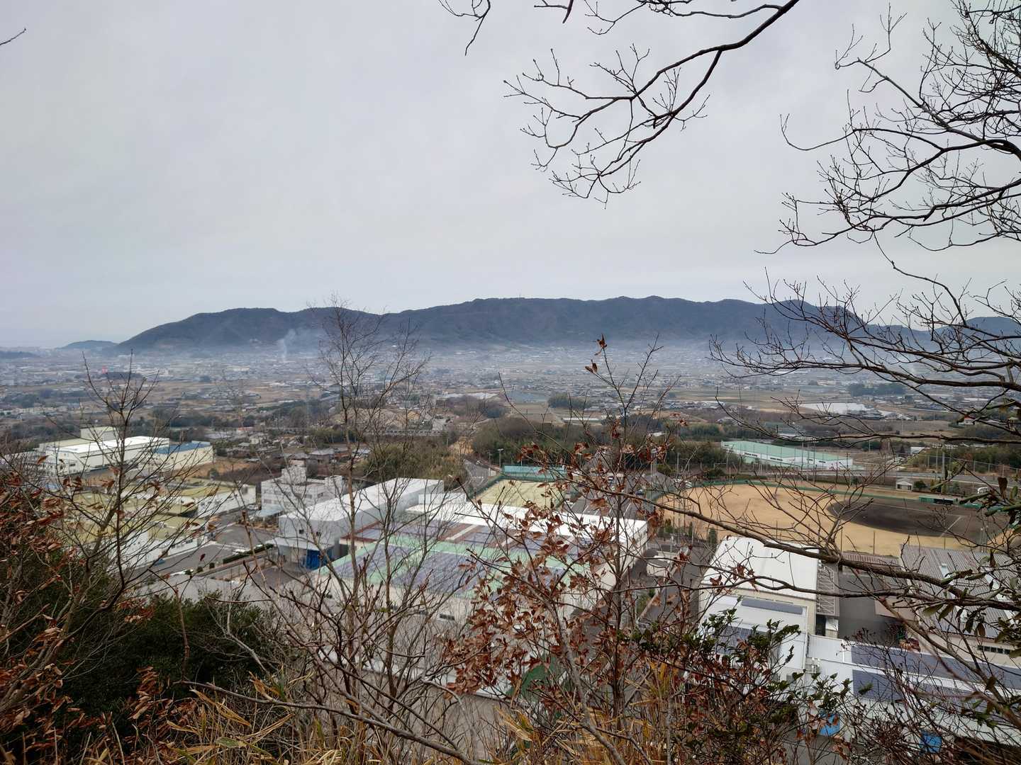 正面には七宝山全景が