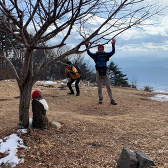 山頂で待ち受ける二人👬