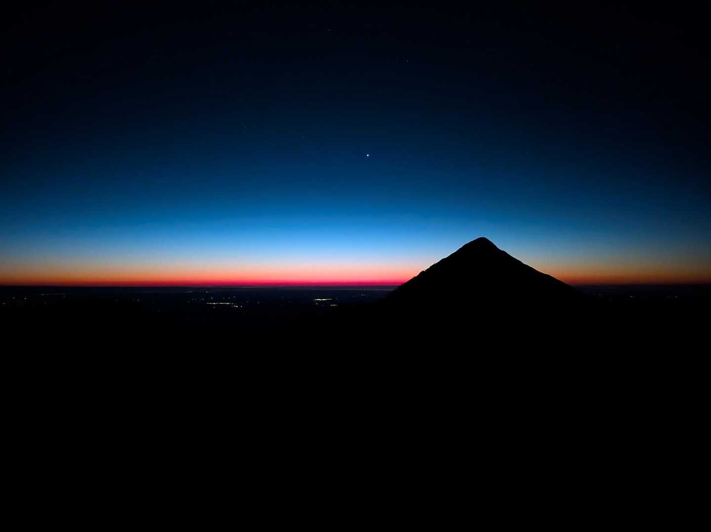 おはようございます✨
予想通り去年のニペモルゲンな空の再来🔥