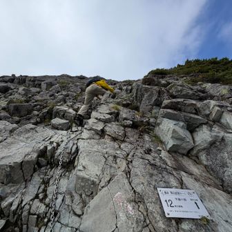 12番鎖場・平蔵の頭。下山コースですが、まずはひたすら登ります