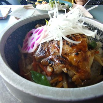 こちらは地鶏釜めし