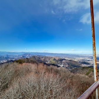 反対側は青空になっています
筑波山、栃木か群馬方面の山まで見えていました