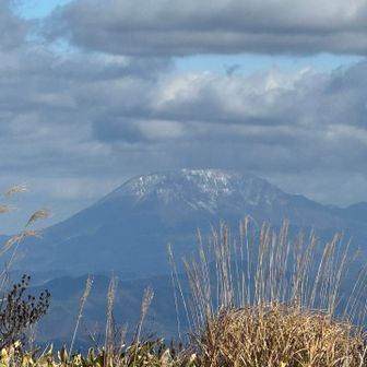 雪化粧ですね。今月末、登り納めで登ります！