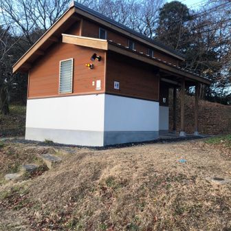 焼米ヶ原にこんなトイレあったっけ？
のぞいたら女子トイレは便座ホカホカでした