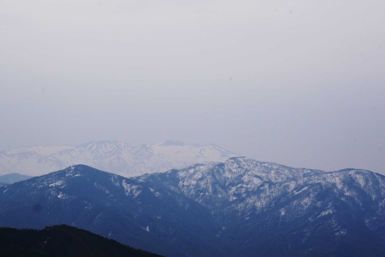 《 不惑新道 》

『白山』
微かに見え始めた霊峰とか...
(t)