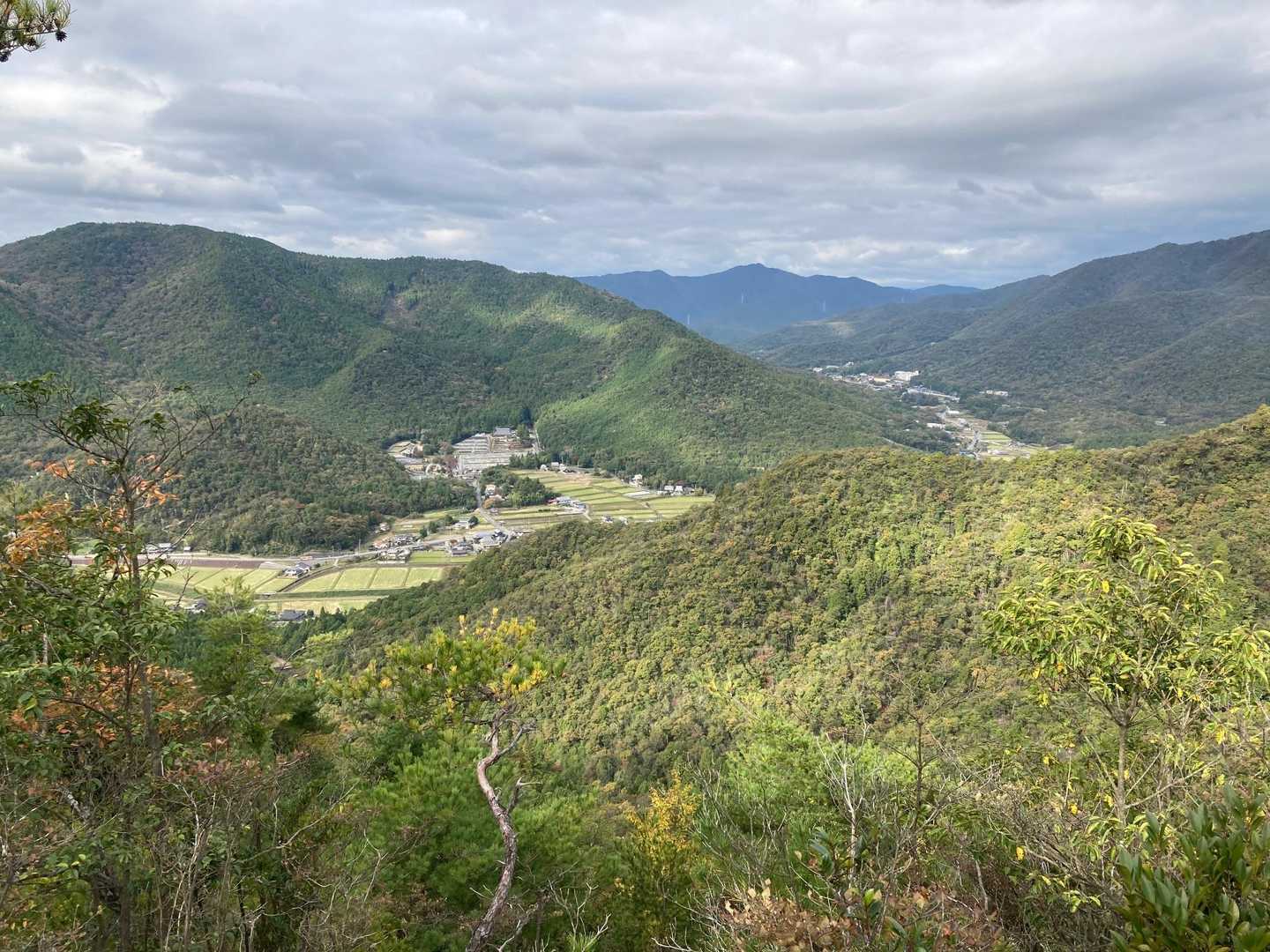 とんがり山に繋がる山脈