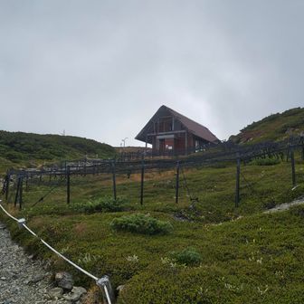 小屋見えた！もうすぐだ💪