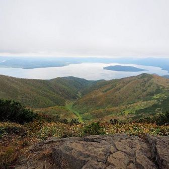 山頂から
すぐ上が雲で雄阿寒雌阿寒は見えず
