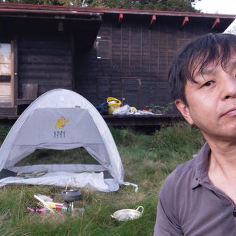 🏚️東大ﾋｭｯﾃ前の野柴にﾎﾟｹﾓﾝﾎﾟｯﾌﾟｱｯﾌﾟｻﾝｼｪｰﾄﾞ(ﾛｺﾞｽ)ｽﾎﾟｰﾂﾃﾞﾎﾟで夏物処分20%OFF9800円→7800円購入。⛺ﾂｴﾙﾄより嵩張り重い800gも設営楽だが。収納に難😅