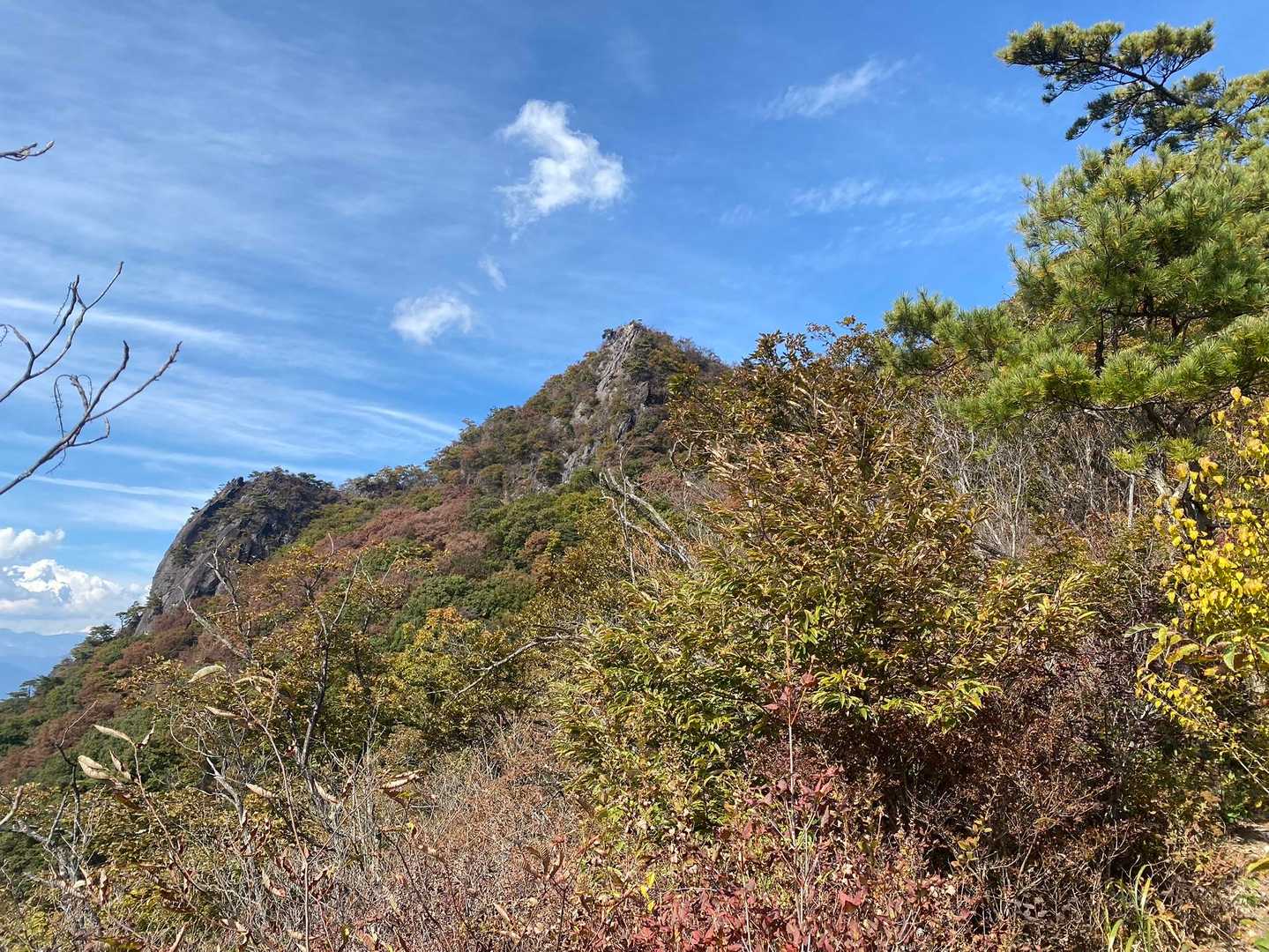十二ヶ岳が見えました。
カッコ良い山ですね😊