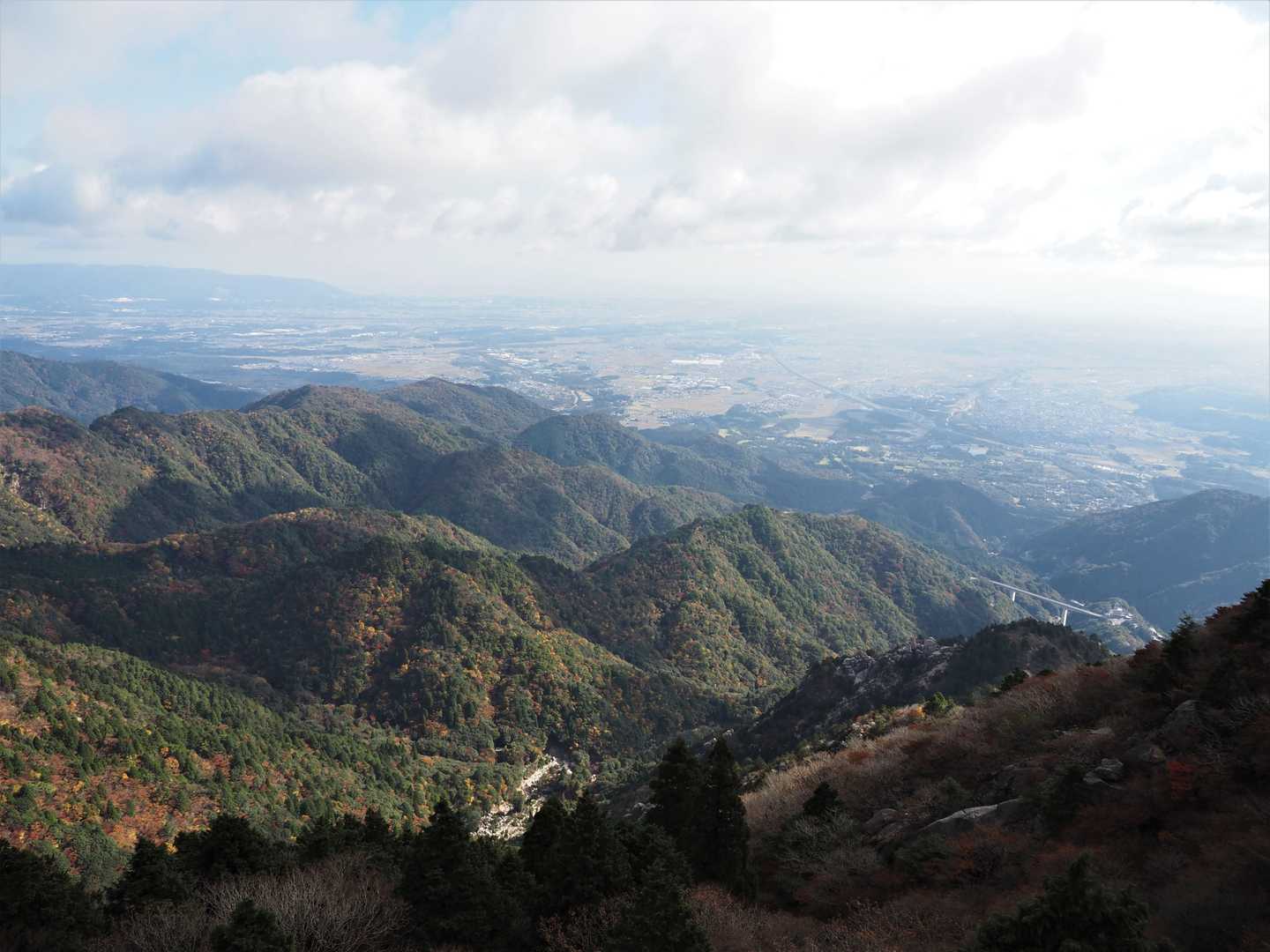 中道コース | 大迫力の奇岩が連なる岩尾根、ロープウェイでも行ける鈴鹿の名峰の写真