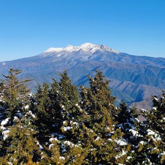 岩の上から
御嶽ドーン‼️

ここからの御嶽山が僕を登山の世界に引き込んだ！
一番美しい✨️金メダル🥇