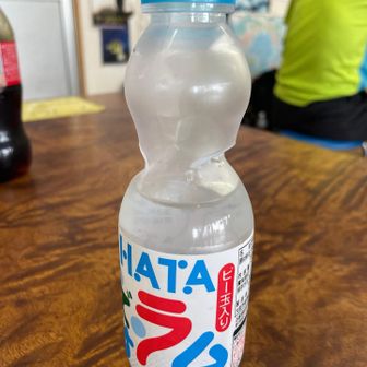 宝永館到着
このラムネで生き返る！
富士山写真はここで終了😆

下りはいつも撮る余裕無く残念。

兎にも角にも無事下山に感謝、感謝🙏