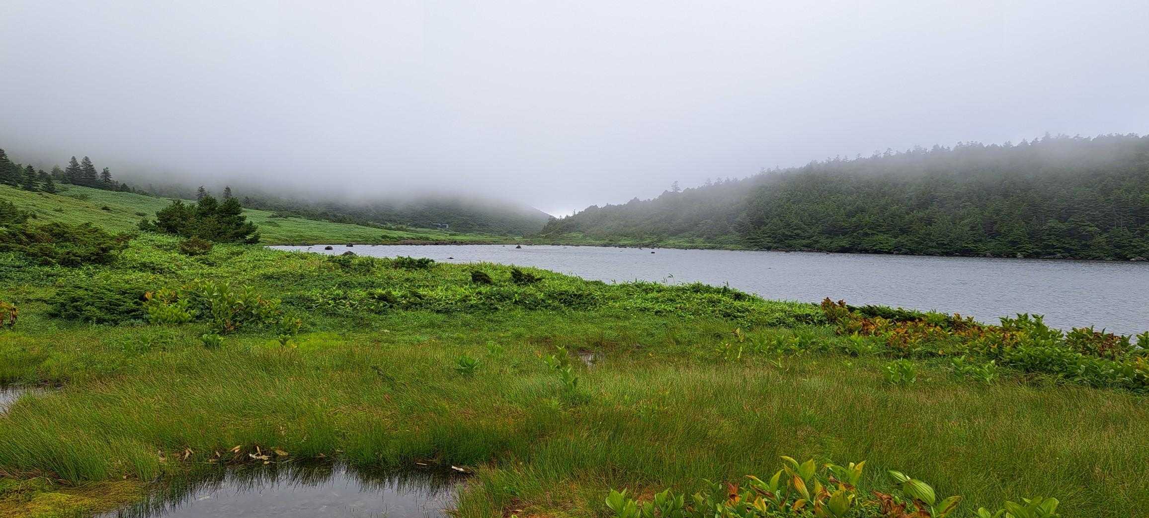 【フラット登山】日本じゃないみたい　福島・吾妻山の森と湖への写真