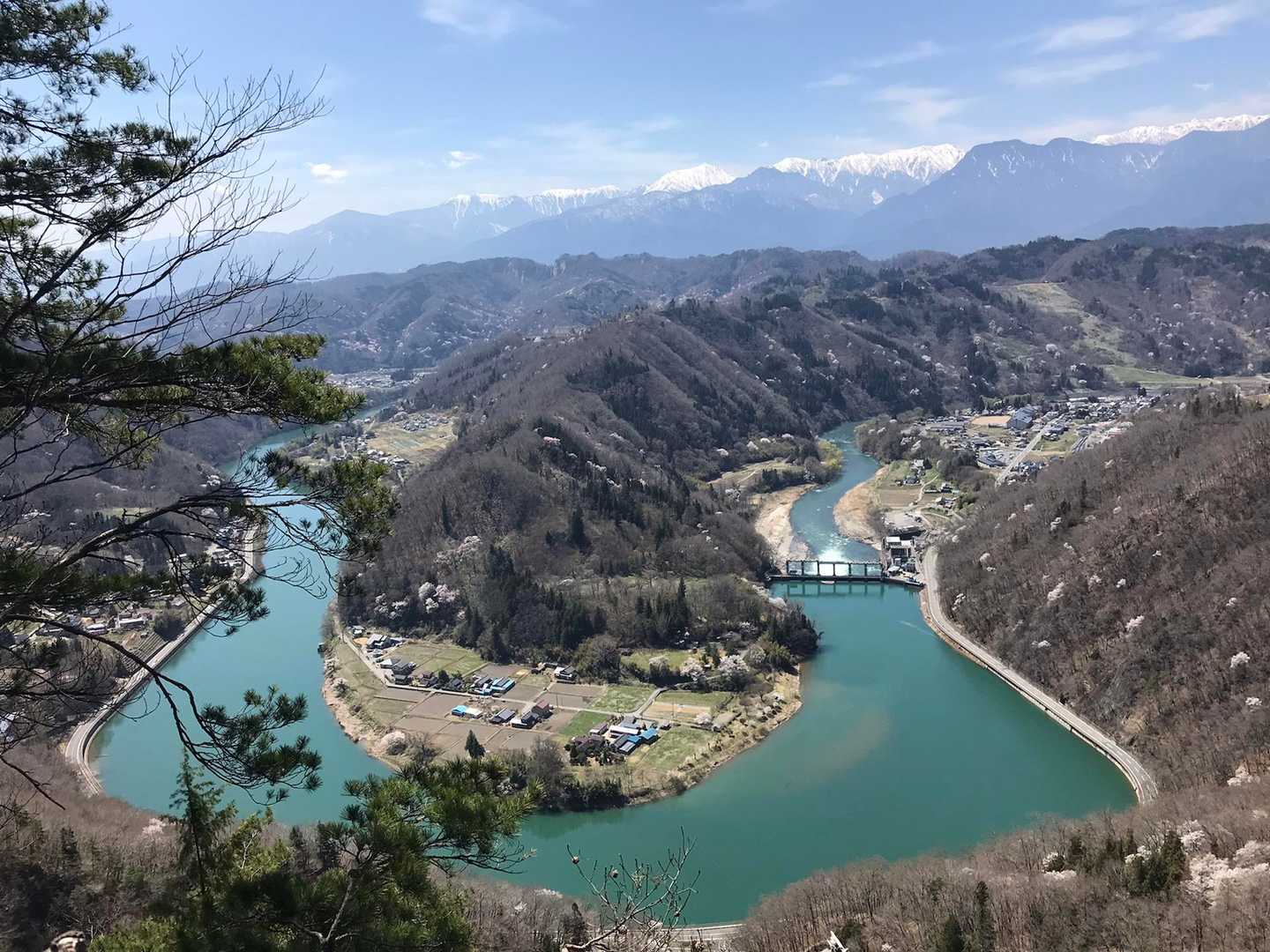 エメラルドグリーンの犀川✨✨