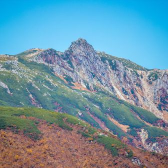 峰々を従える宝剣岳