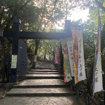 岐阜城に入って行くよ
