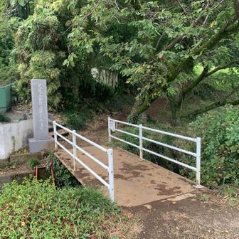 長いロードを経て龍籠山登山口へ。