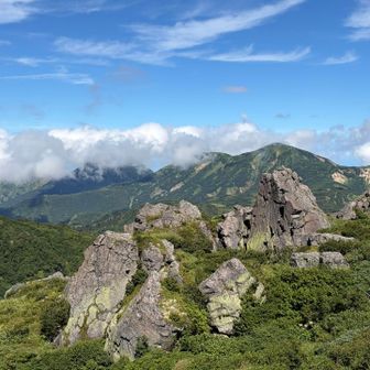 岩によじ登って火打影火打を眺める🙌
焼山はまた今度ね！