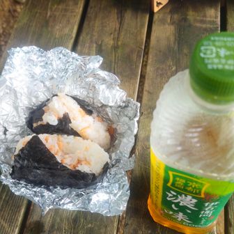 手作りおにぎり持参
ブスだが、バカうんめぇ