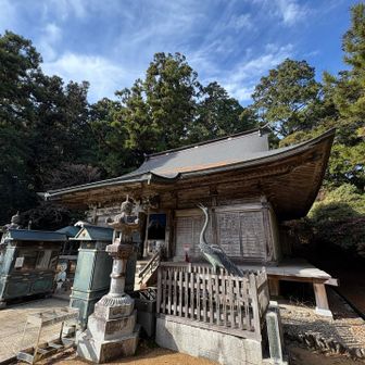 開口の阿形の鶴