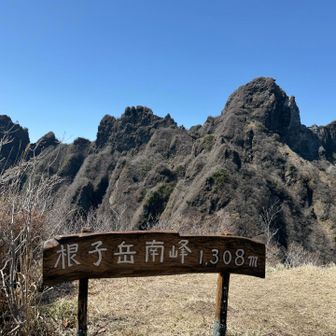根子岳東峰よりかはさほど、キツくもなくお手軽かも。高森側の景観を見るのもまた凄く素敵です。
大好きなお山です♥️