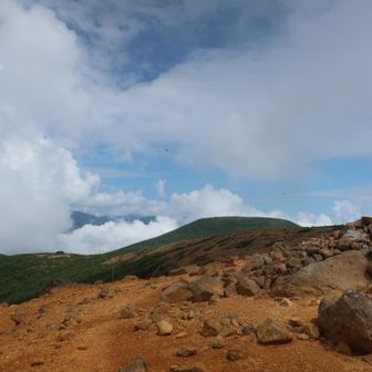 平らな山は箕輪山