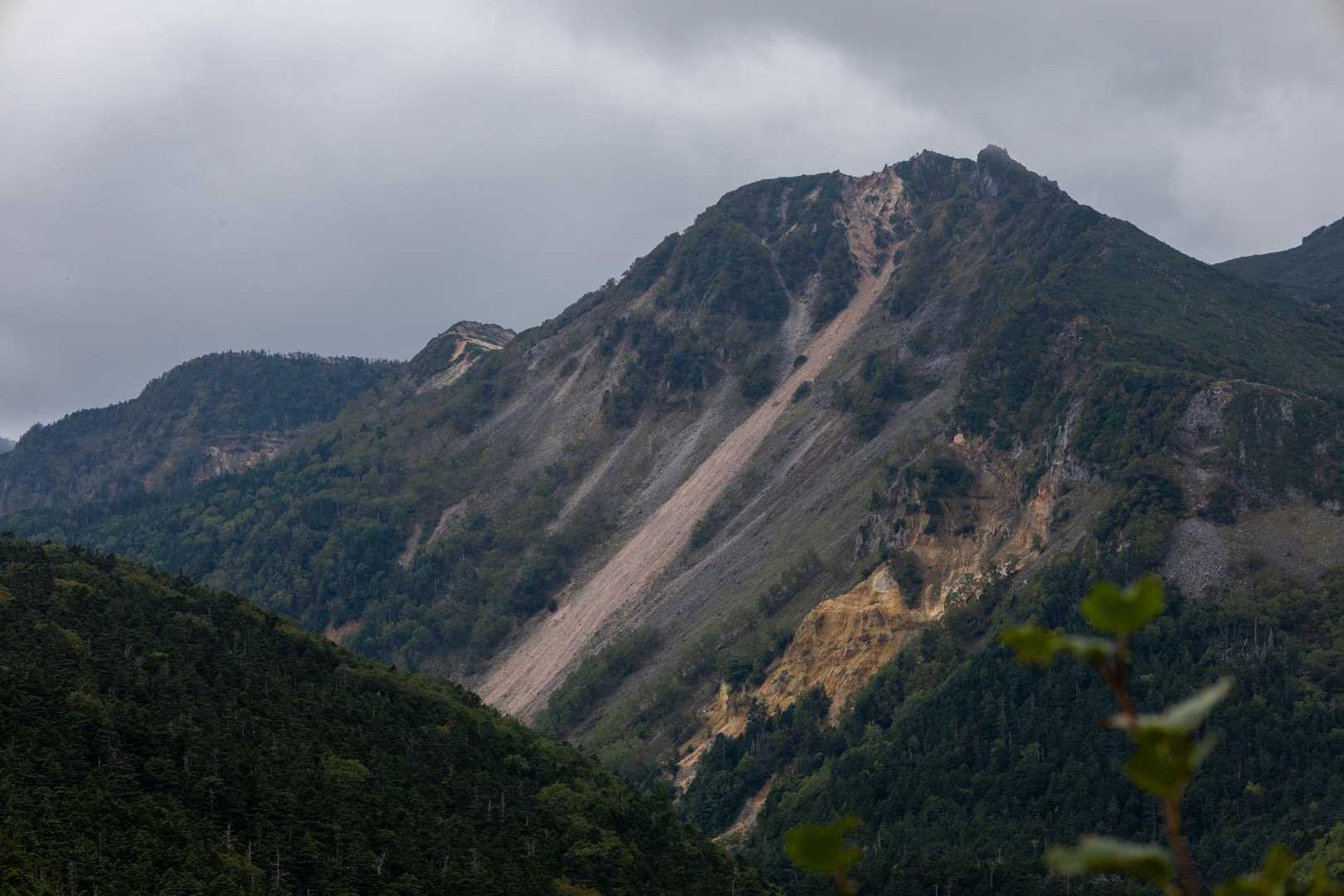 東天狗
荒々しい山肌