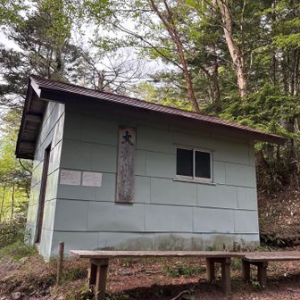 避難小屋　裏にトイレあります
