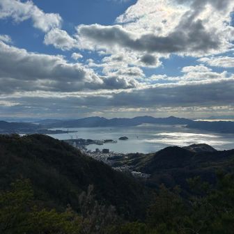 雲の間から光がもれてた⛅️