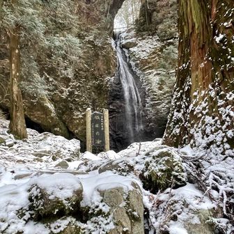 まだまだ滝の流れが、、、