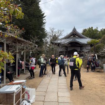 龍王山の最上稲荷奥の院一乗寺にて休憩😅
ここはキャンディのお接待🍬
