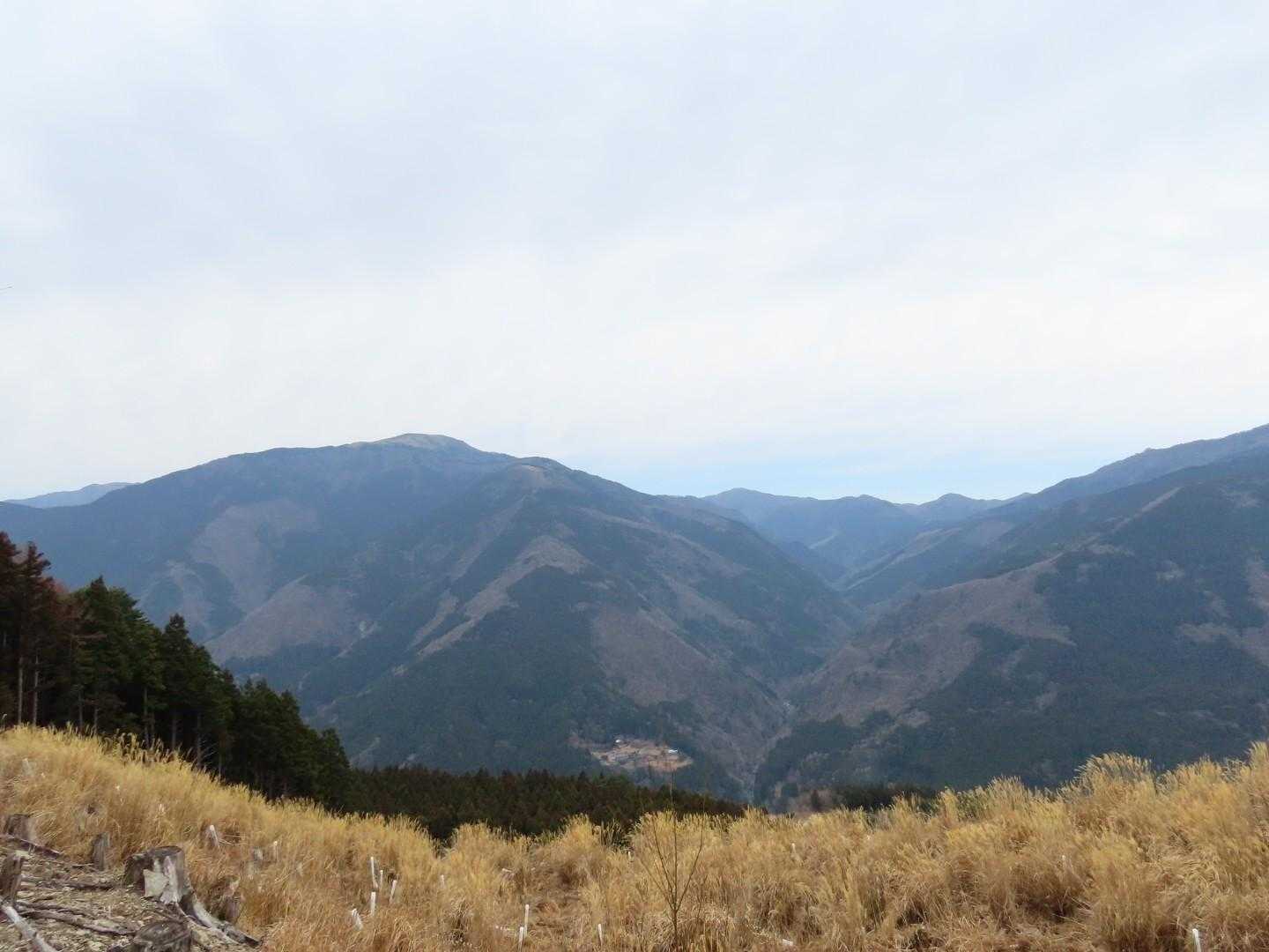 向かいの山、小檜曽山や