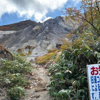 旧道は崩壊あり通れなくなっている