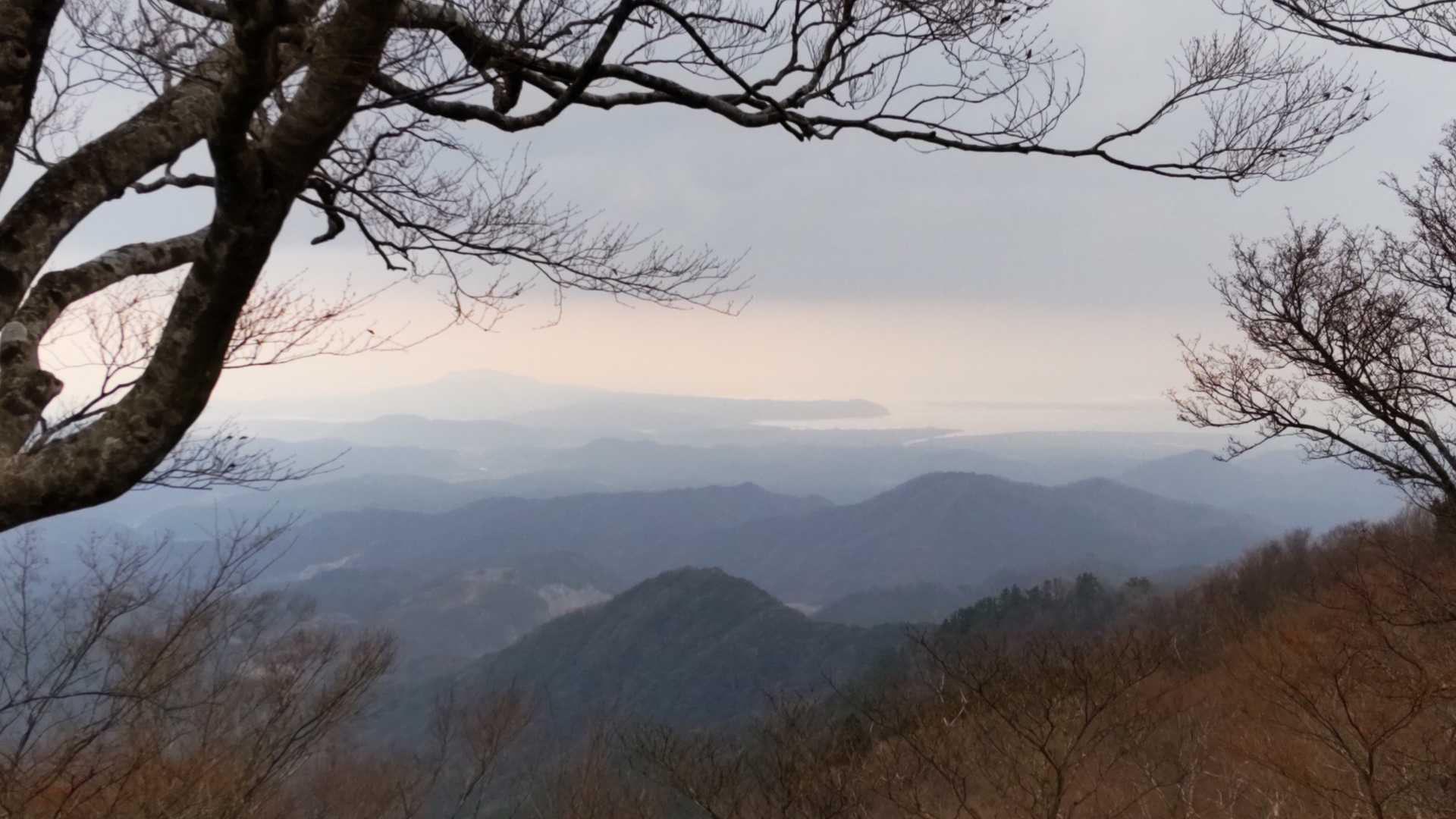 中海の西側が見えます
なんともミルキーな風景ね