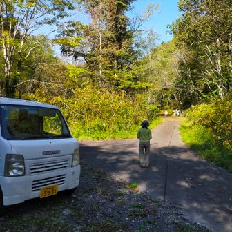 神居尻山・ピンネシリ ゲート手前に３、４台の駐車スペースがある