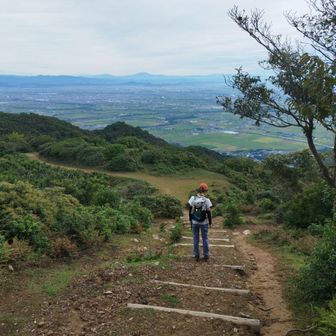 濃尾平野の先には御嶽山～乗鞍岳～穂高の山々～大キレット～槍ヶ岳も見えてます。
北アルプス、行きてぇ〜‼️晴れてくれ〜🥹🙏