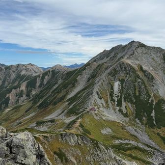 雄山の社が見える。
そちらへ行きます。