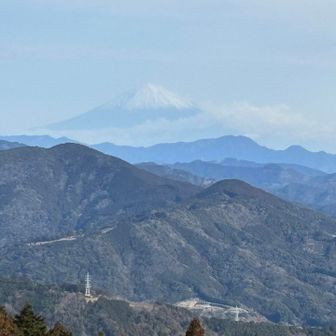 登る途中で、今日は富士山駄目かも。。。と思いつつ登りましたが、富士山薄っすらとですが、観ることできて良かったです。
