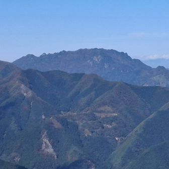 両神山
左裏に回ると絶景が望めます