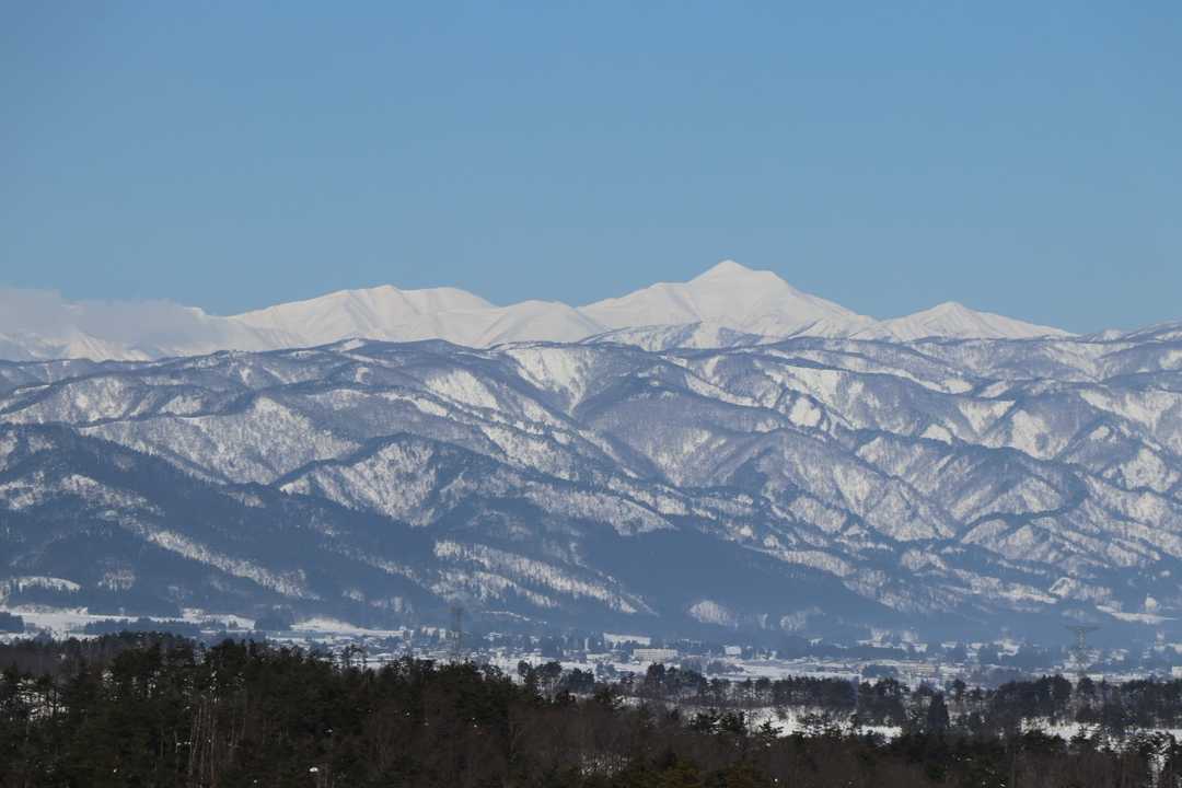 真っ白な大朝日岳