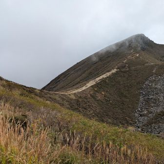 天狗へと続く綺麗な稜線