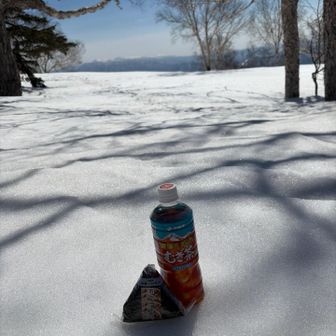 下山開始前にお腹を満たす🍙