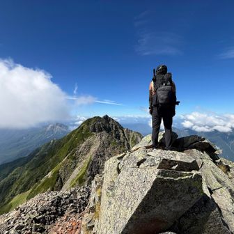 間ノ岳は山頂標識とか何も無し