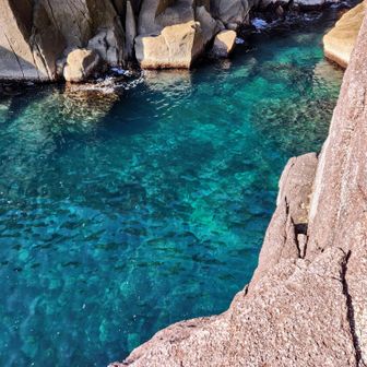 思っていたよりも崖の足場は広かった😆🟦でも足は竦みます💦