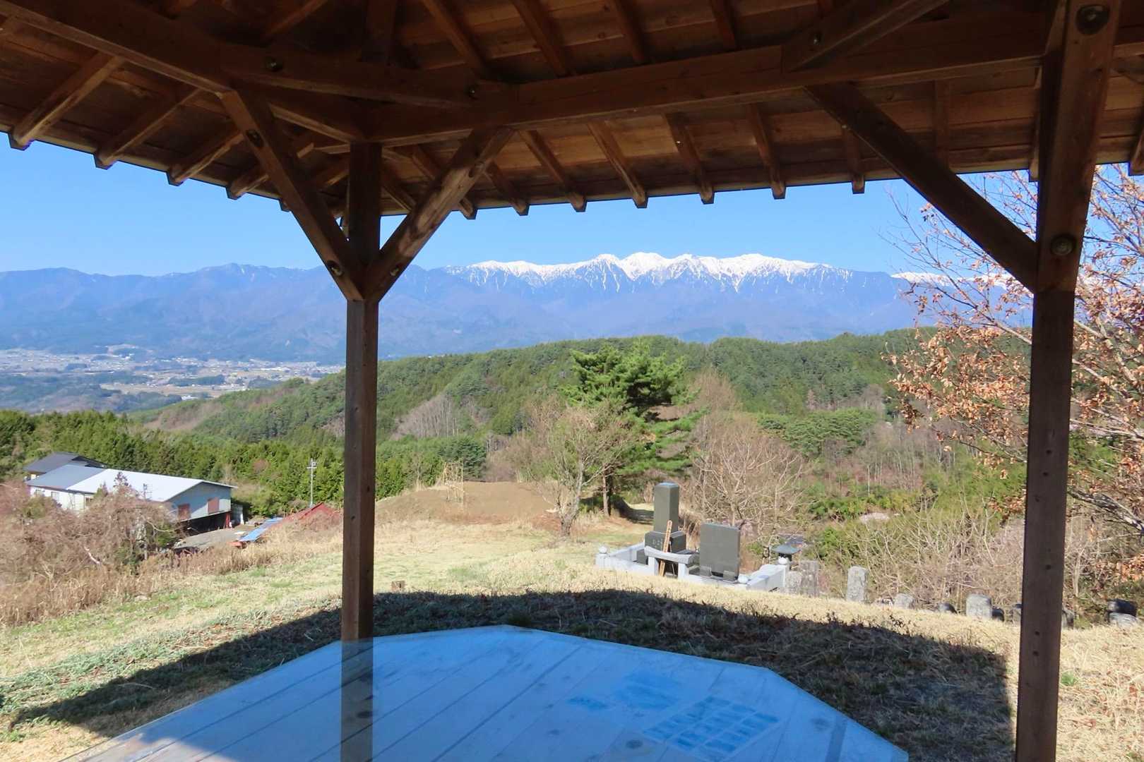 東屋からの中央アルプス
