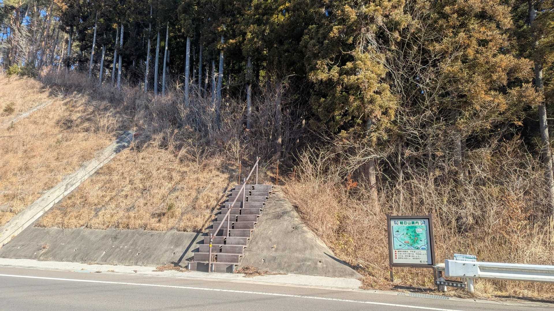 下山。富士山は見えませんでしたが景色が良く鳥の声やキツツキのドラミングが聴こえて楽しい山行になりました！